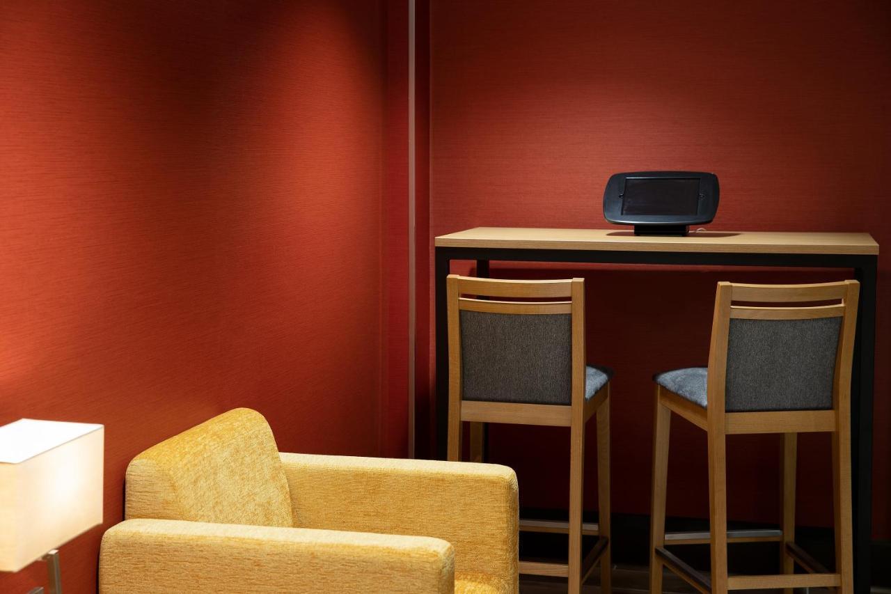 Hotel Ramada By Wyndham Leeds East Zewnętrze zdjęcie