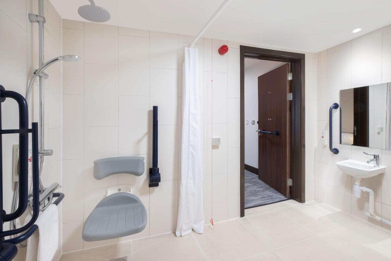 Hotel Ramada By Wyndham Leeds East Zewnętrze zdjęcie