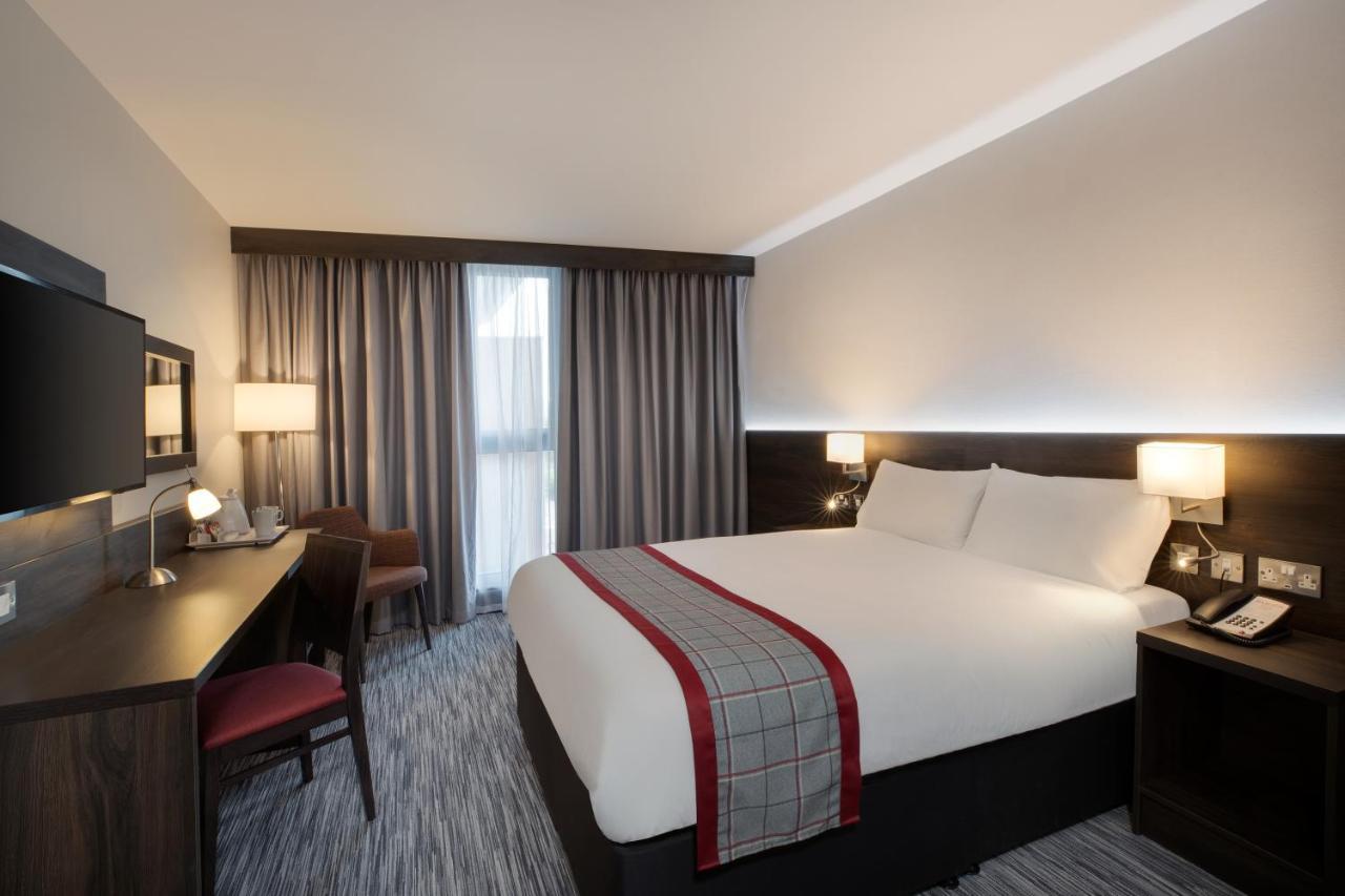 Hotel Ramada By Wyndham Leeds East Zewnętrze zdjęcie