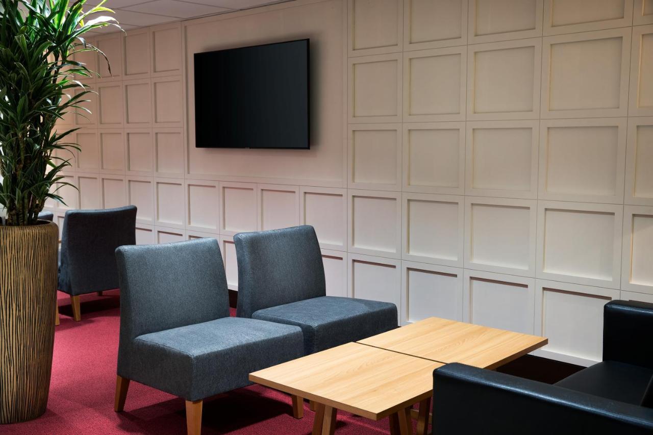 Hotel Ramada By Wyndham Leeds East Zewnętrze zdjęcie