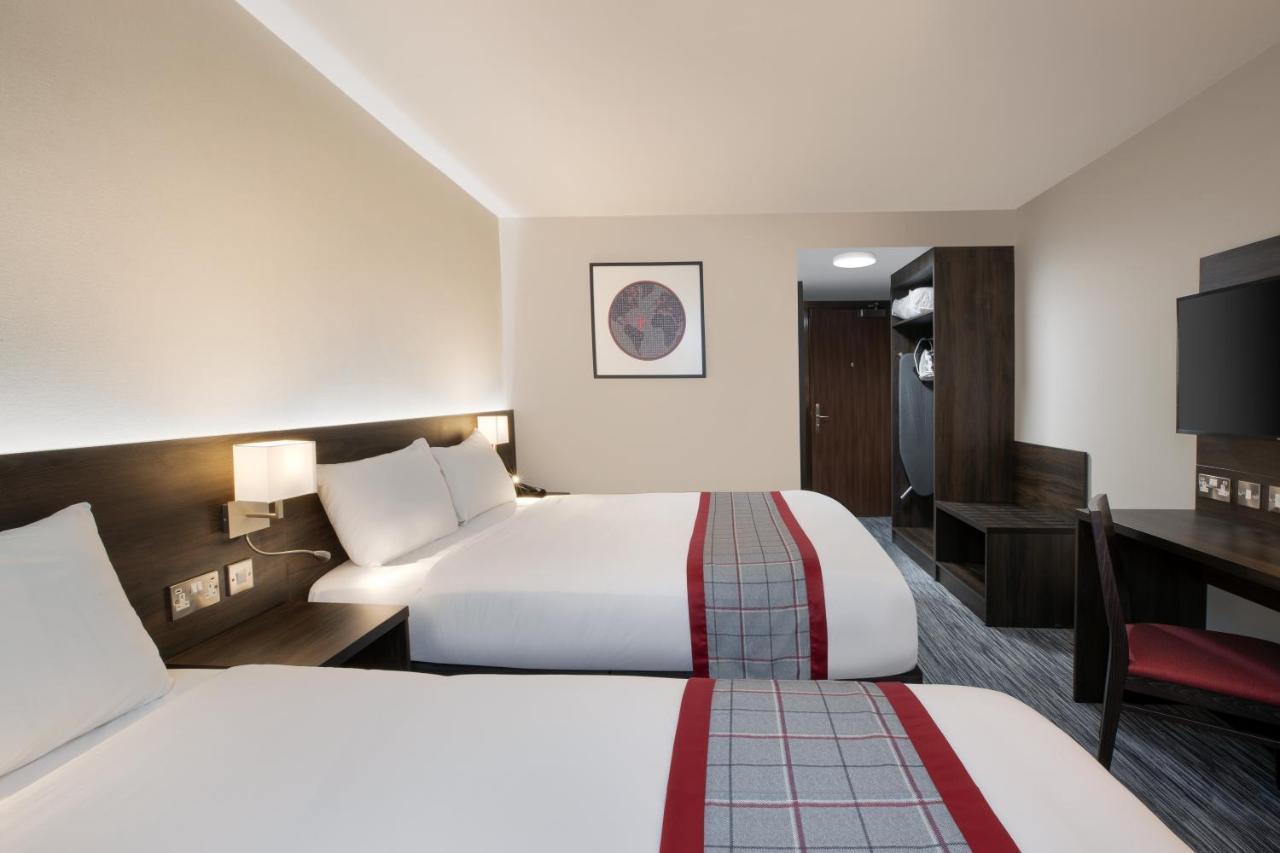 Hotel Ramada By Wyndham Leeds East Zewnętrze zdjęcie