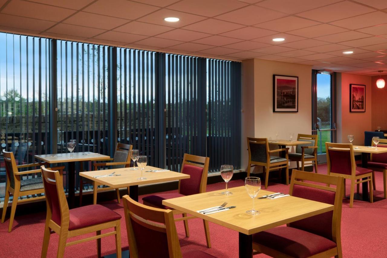 Hotel Ramada By Wyndham Leeds East Zewnętrze zdjęcie