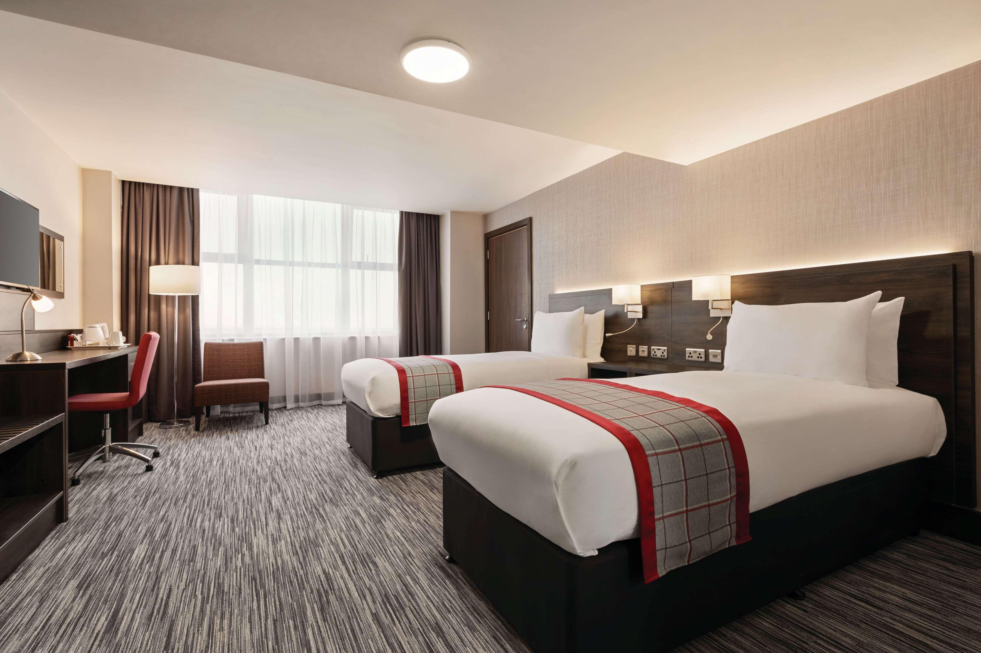 Hotel Ramada By Wyndham Leeds East Zewnętrze zdjęcie