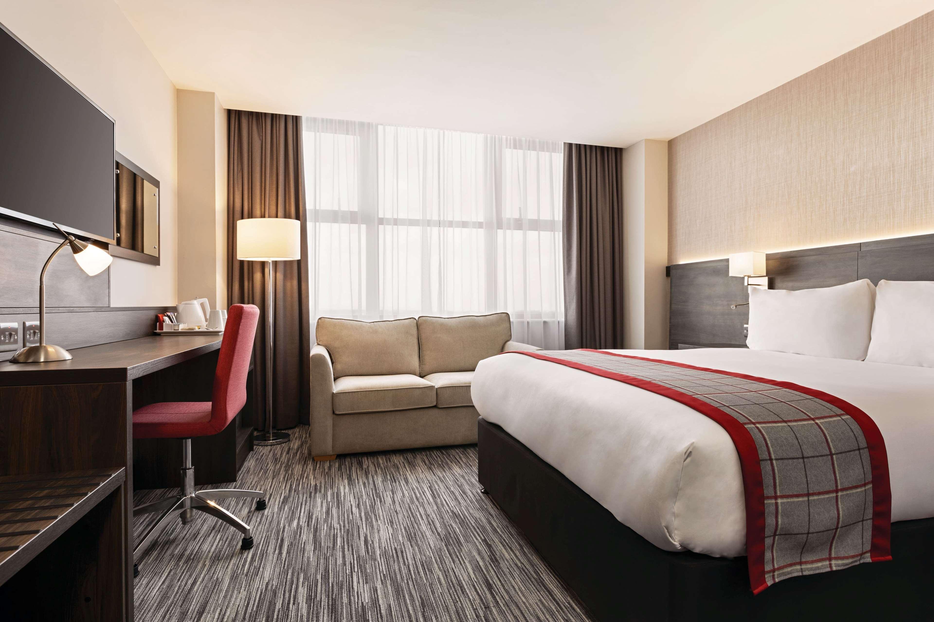 Hotel Ramada By Wyndham Leeds East Zewnętrze zdjęcie