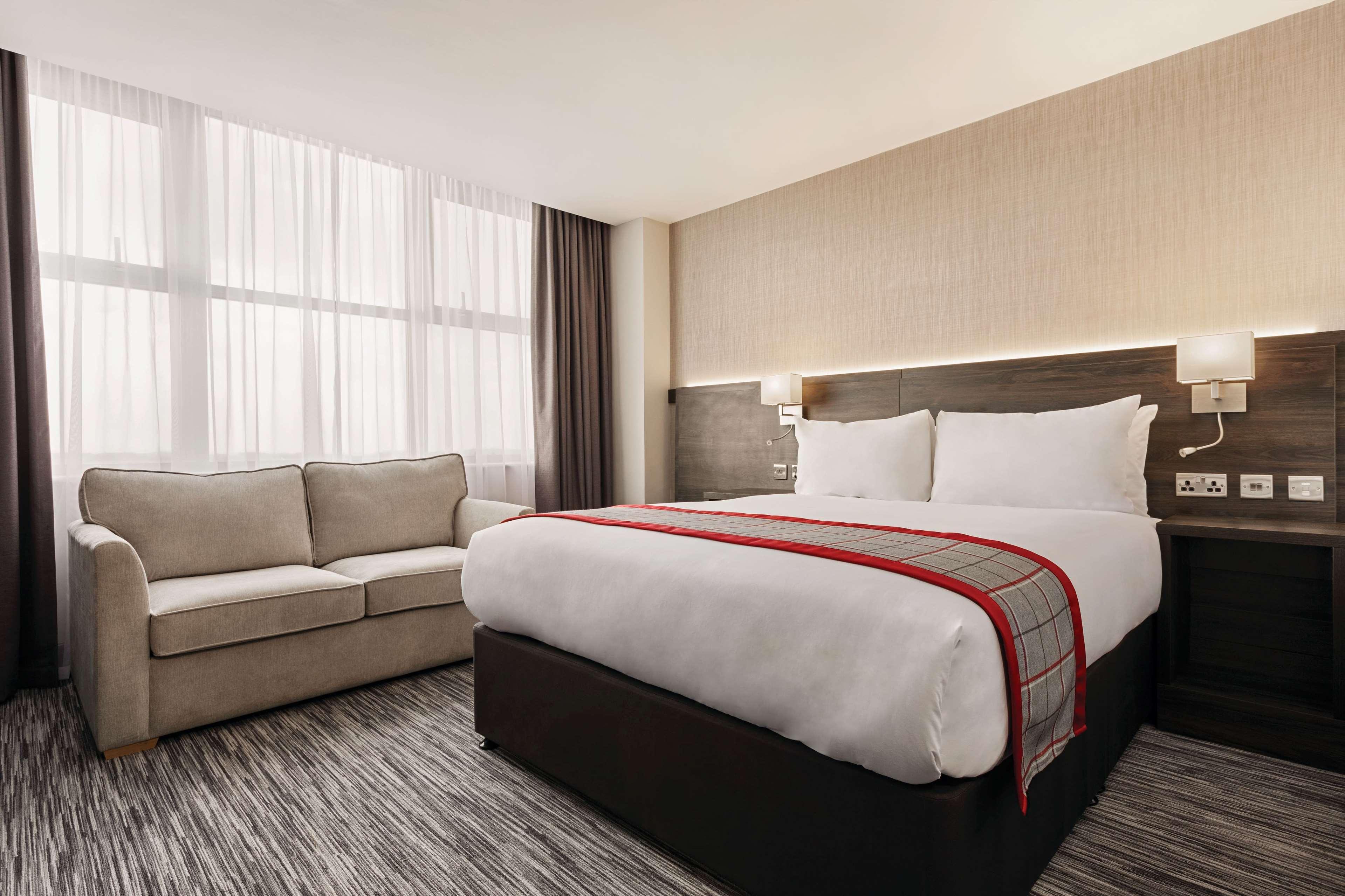 Hotel Ramada By Wyndham Leeds East Zewnętrze zdjęcie