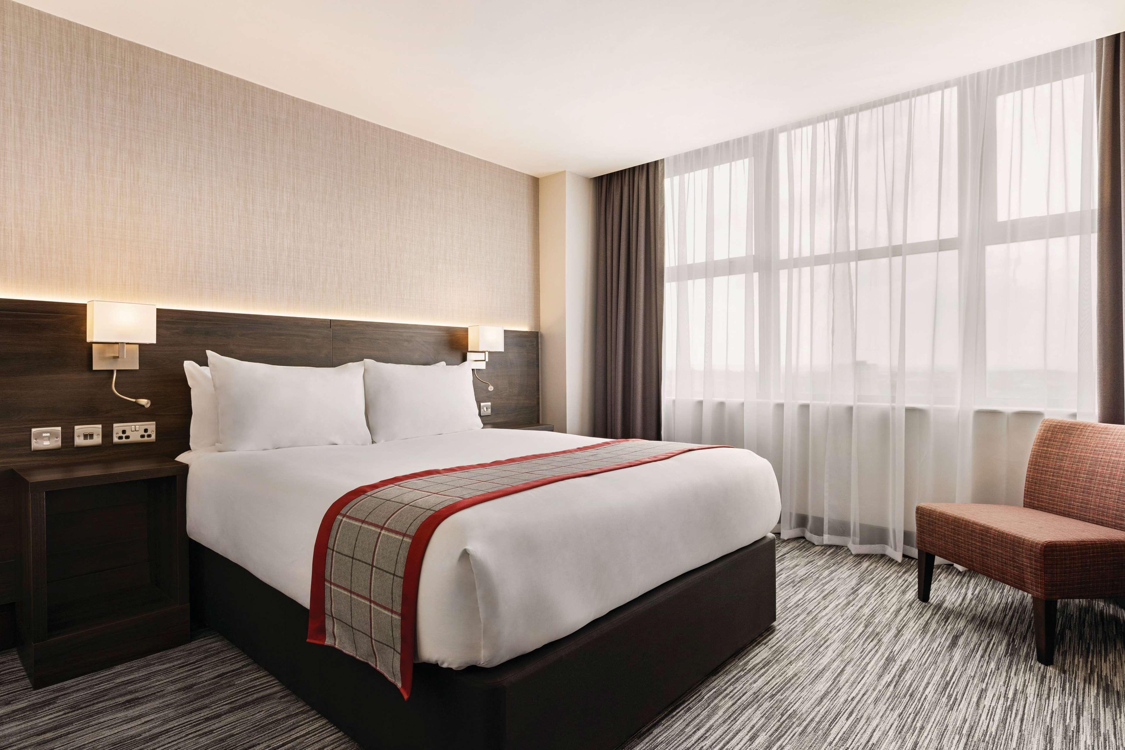 Hotel Ramada By Wyndham Leeds East Zewnętrze zdjęcie