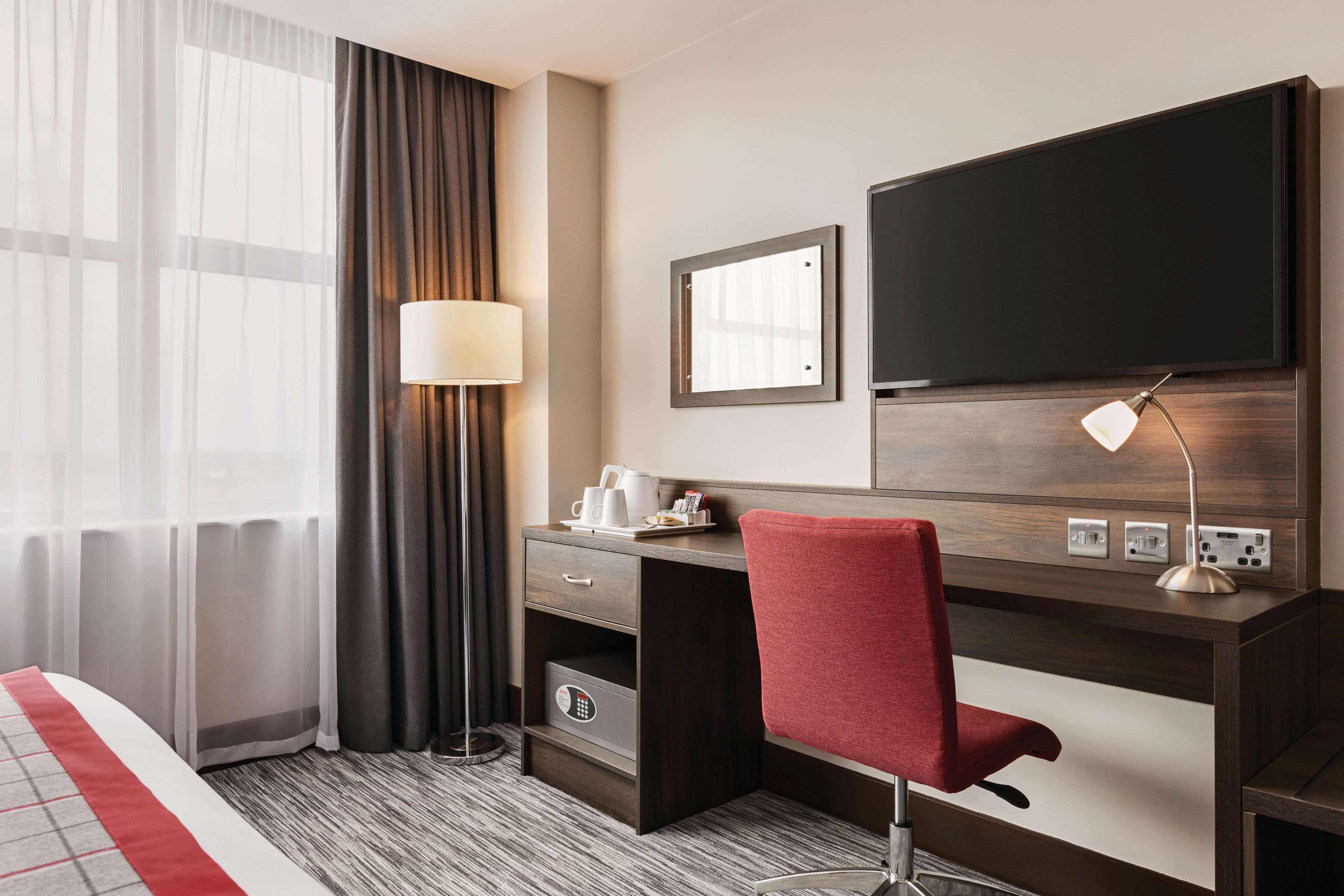 Hotel Ramada By Wyndham Leeds East Zewnętrze zdjęcie